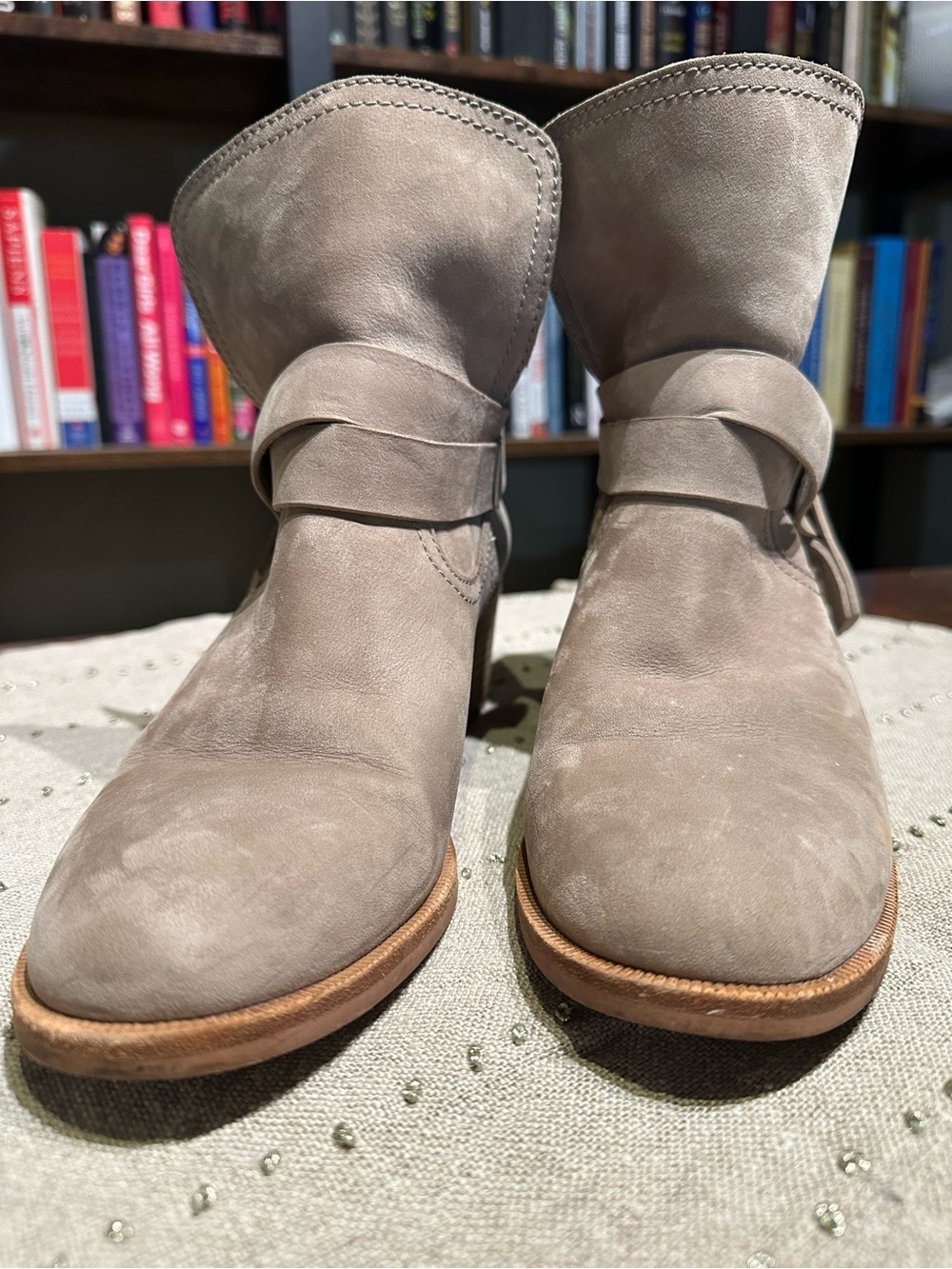 UGG Elora Ankle Boots Womens 8.5 Taupe Suede Wrap Strap Block Heel Boho - Picture 5 of 9